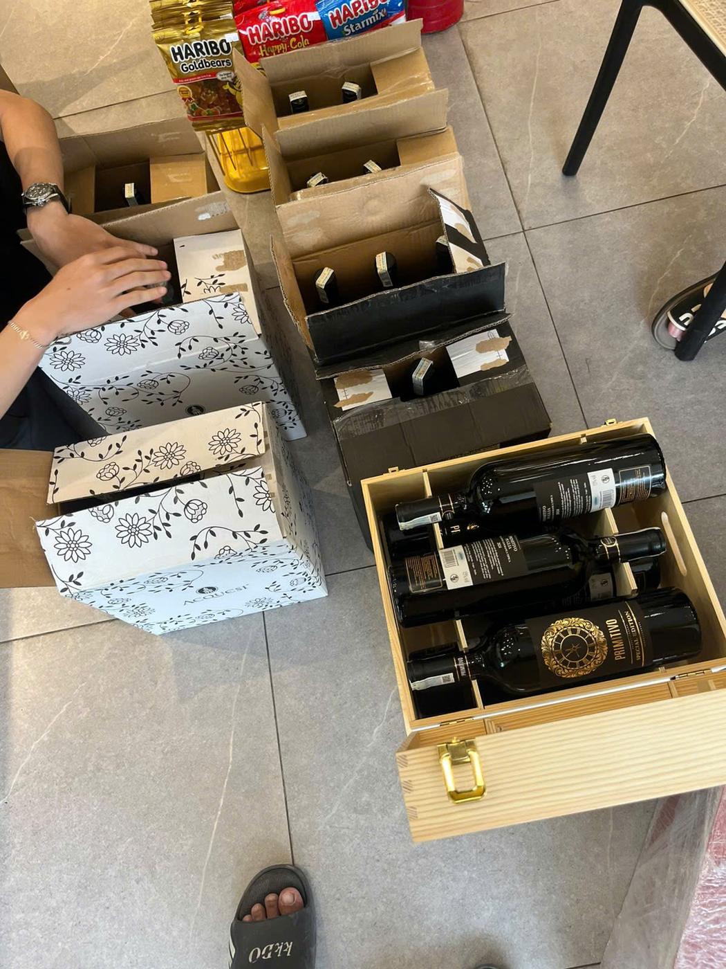 SuperVines giao rượu vang tận tay khách hàng — chuyến hàng 04
