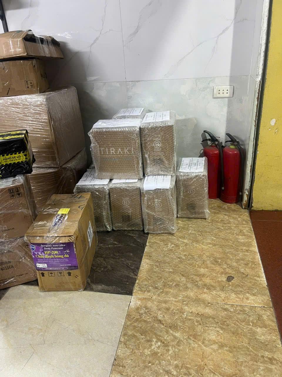 SuperVines giao rượu vang tận tay khách hàng — chuyến hàng 09
