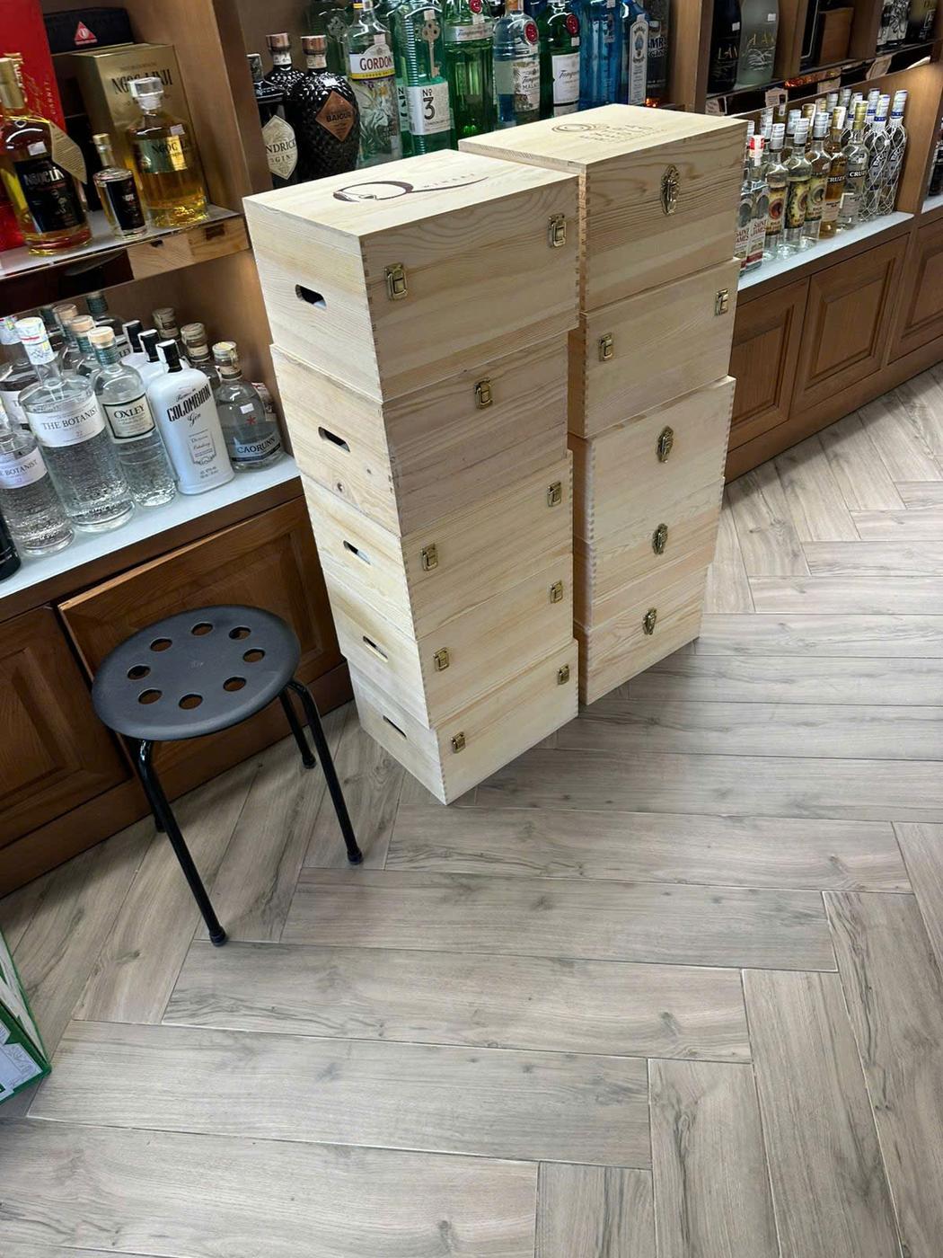 SuperVines giao rượu vang tận tay khách hàng — chuyến hàng 14