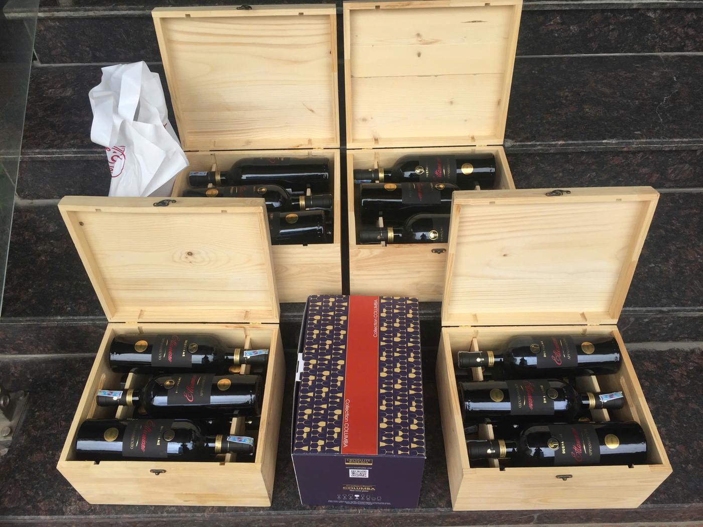 SuperVines giao rượu vang tận tay khách hàng — chuyến hàng 25
