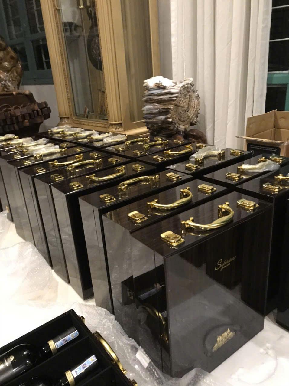 SuperVines giao rượu vang tận tay khách hàng — chuyến hàng 28