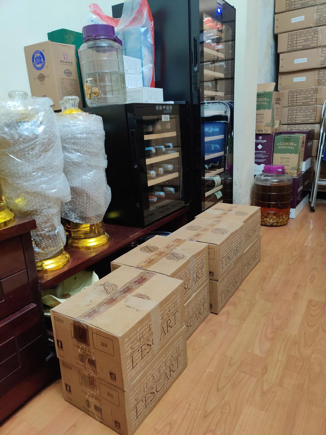 SuperVines giao rượu vang tận tay khách hàng — chuyến hàng 35