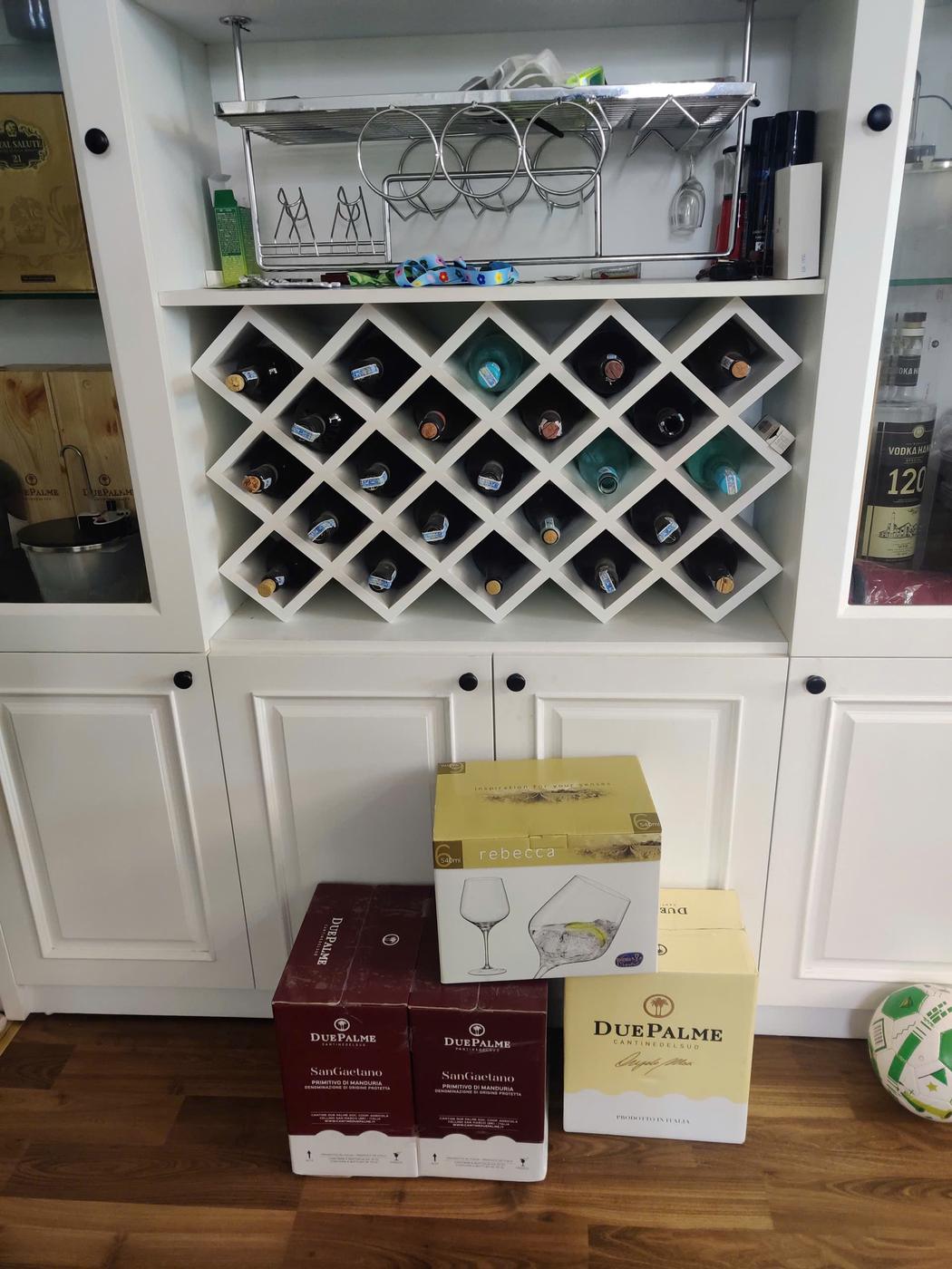 SuperVines giao rượu vang tận tay khách hàng — chuyến hàng 45