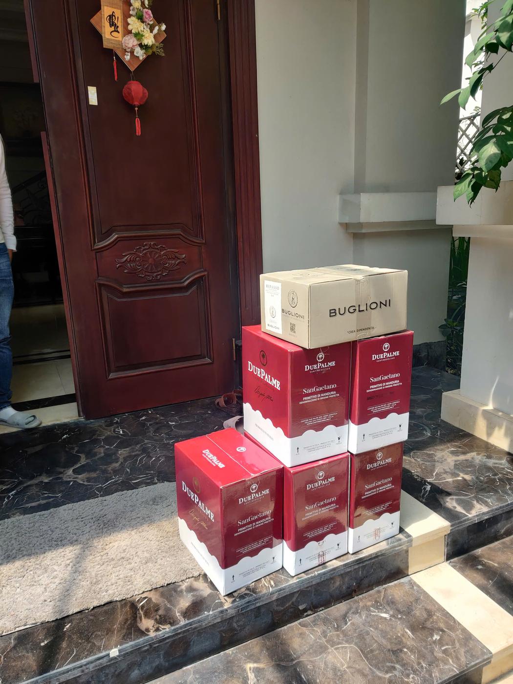 SuperVines giao rượu vang tận tay khách hàng — chuyến hàng 56