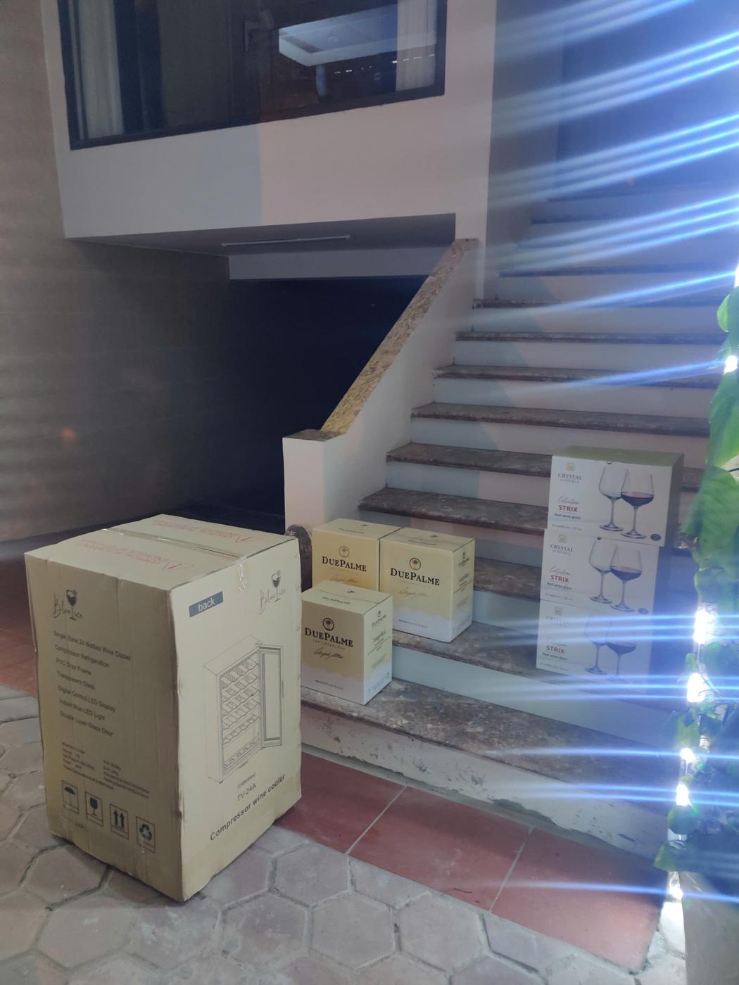 SuperVines giao rượu vang tận tay khách hàng — chuyến hàng 60