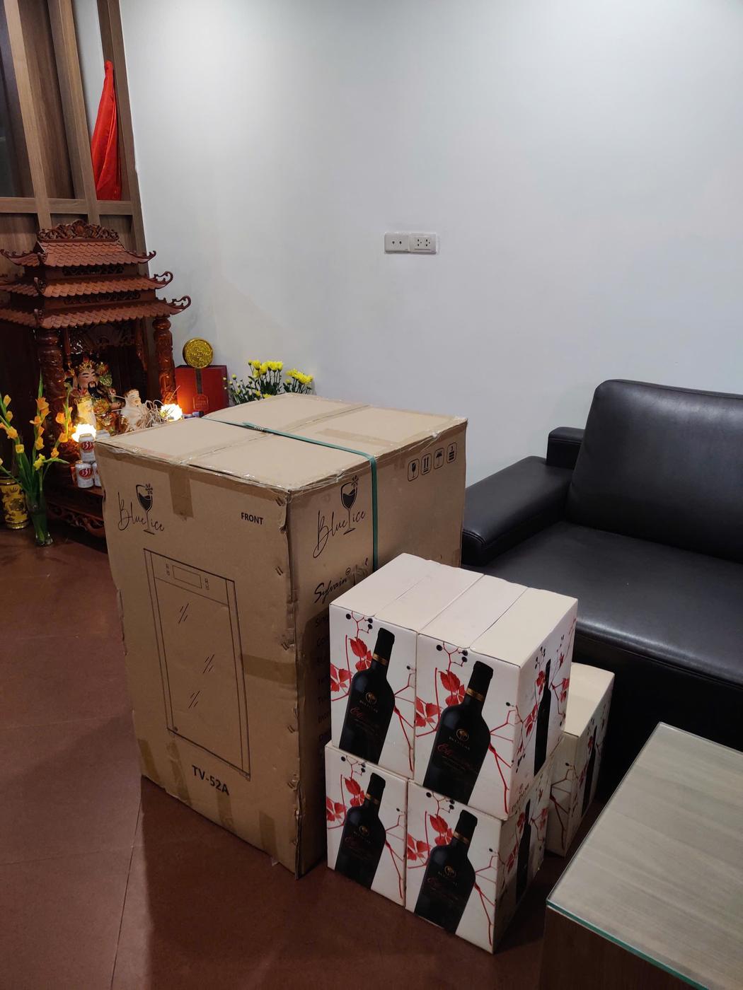 SuperVines giao rượu vang tận tay khách hàng — chuyến hàng 62