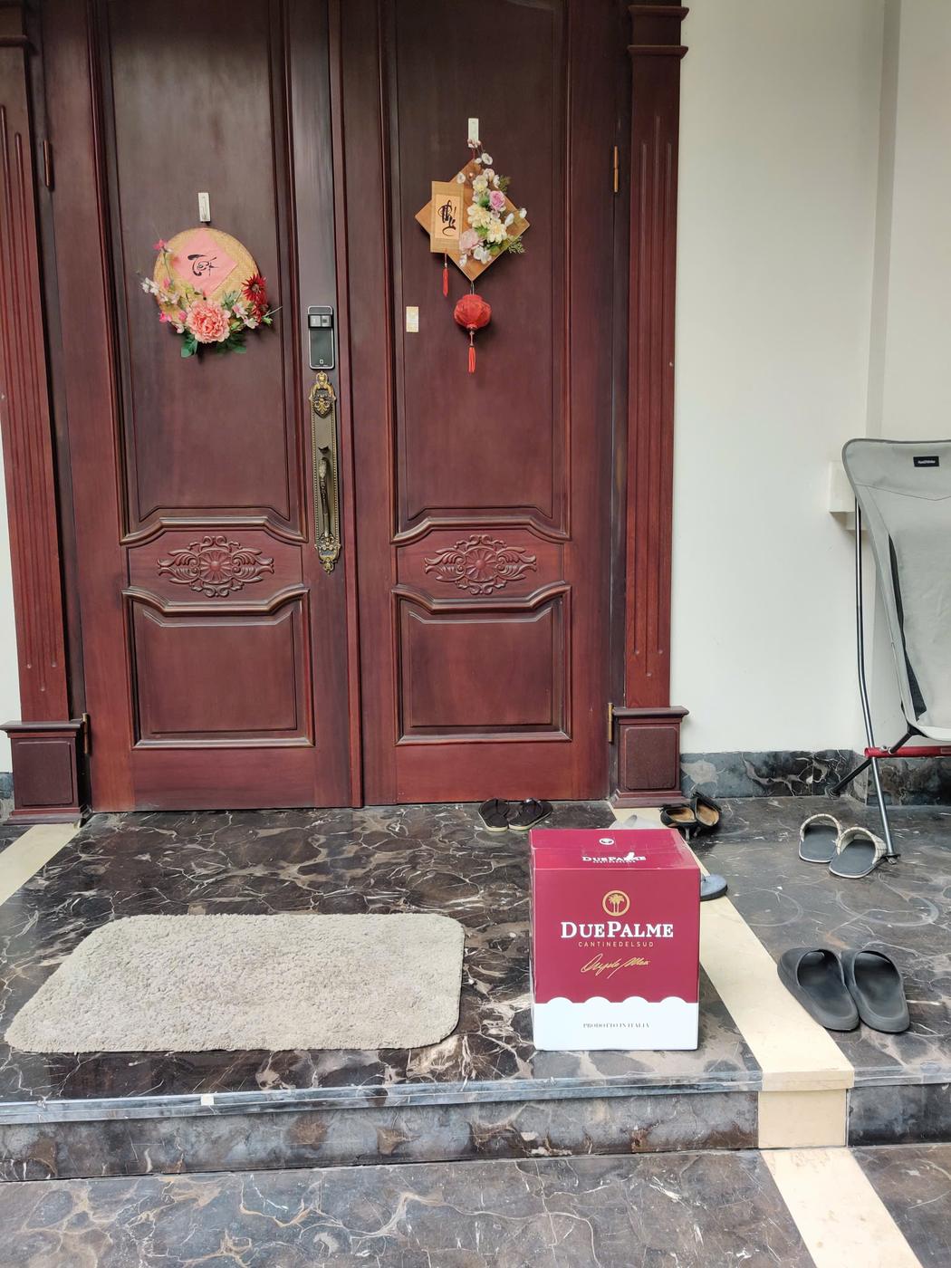 SuperVines giao rượu vang tận tay khách hàng — chuyến hàng 63