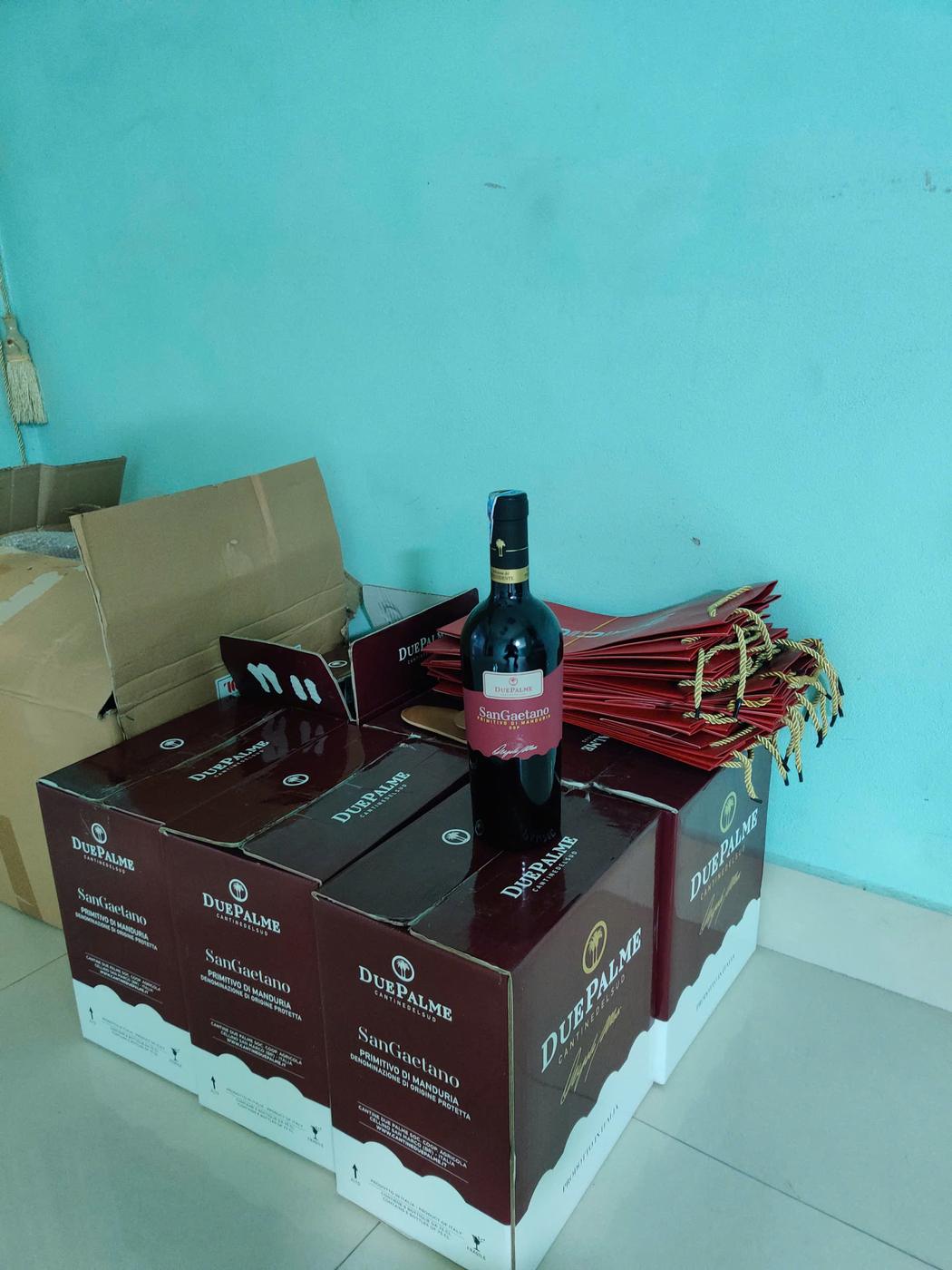 SuperVines giao rượu vang tận tay khách hàng — chuyến hàng 67