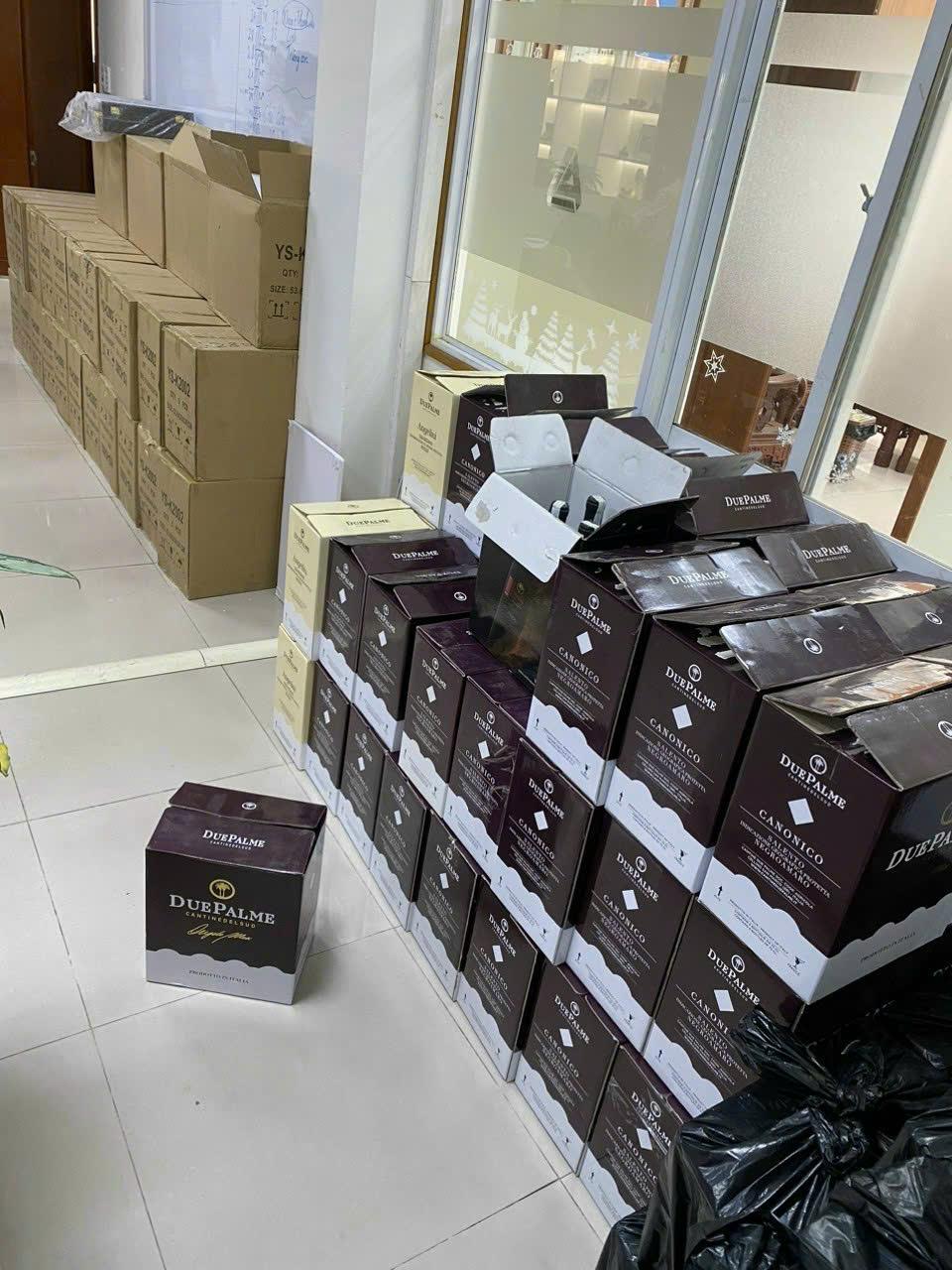 SuperVines giao rượu vang tận tay khách hàng — chuyến hàng 68