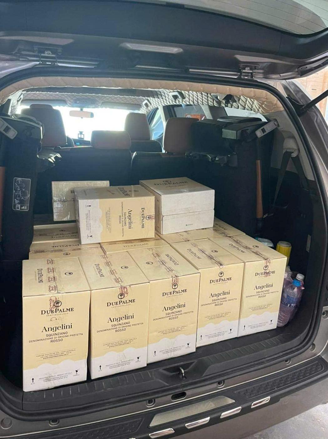 SuperVines giao rượu vang tận tay khách hàng — chuyến hàng 71