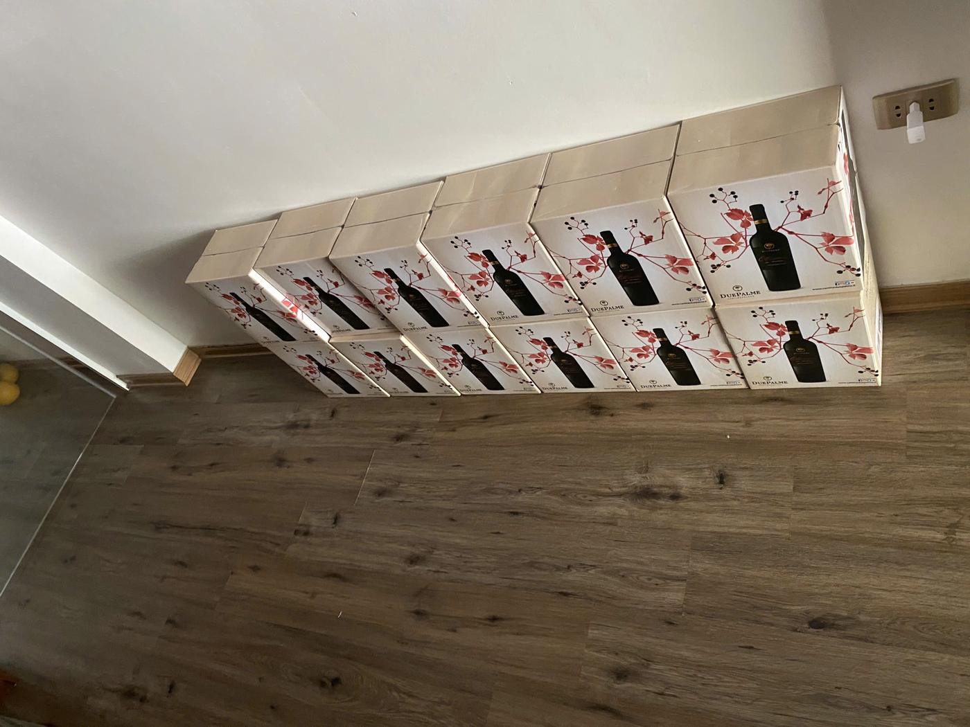 SuperVines giao rượu vang tận tay khách hàng — chuyến hàng 74