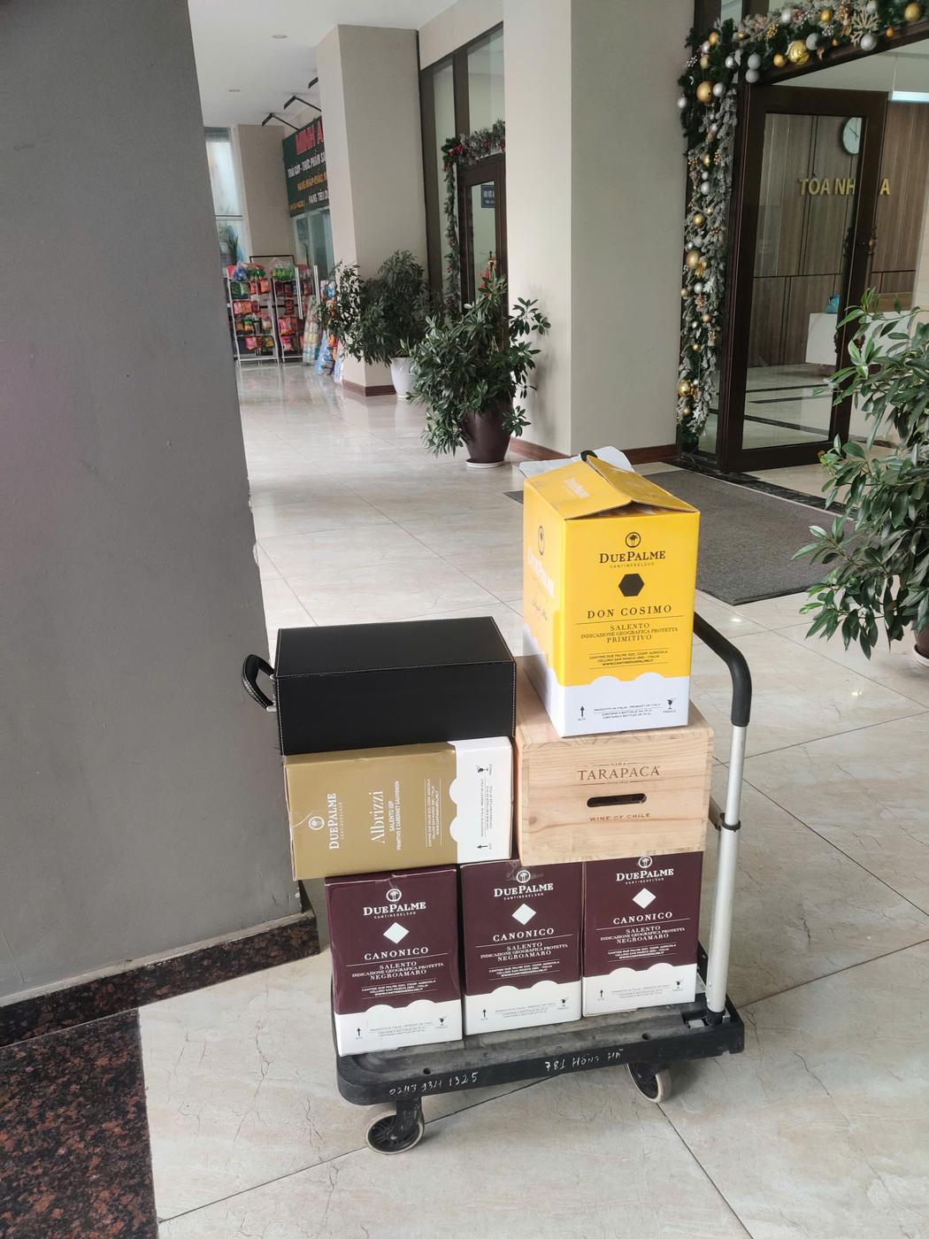 SuperVines giao rượu vang tận tay khách hàng — chuyến hàng 80